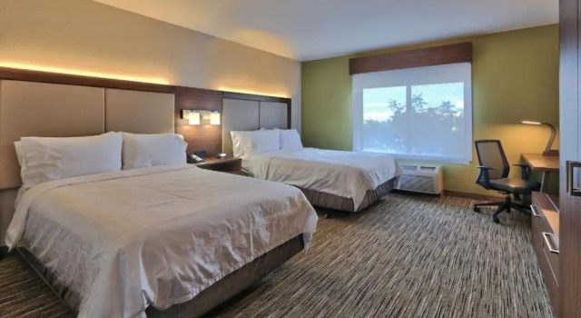 Четырёхместный номер Deluxe Holiday Inn Express & Suites - Albuquerque East by IHG