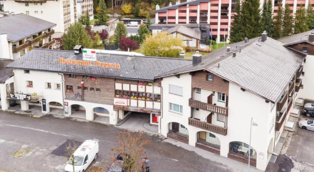 Cristallina II, Book Hotel Laax 