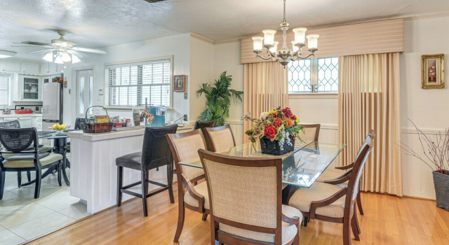 Shop, Dine & Explore: Home 3 Mi to NRG Stadium, Book Feriehus Houston Houston
