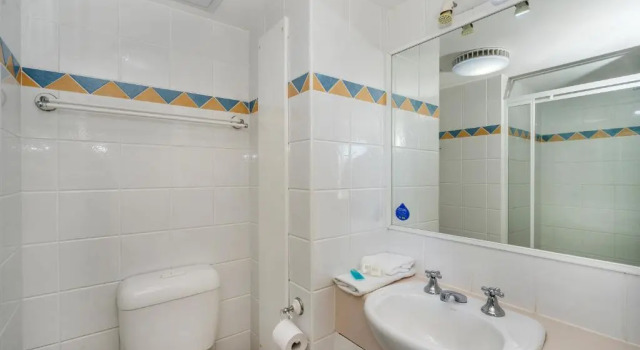 Апартаменты Economy Burleigh Beach Tower