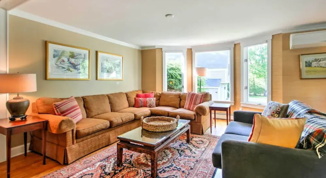 Large Kennebunk Home, Walk to Beach < 2 Mi to Town, Book Feriehus Kennebunk Maine