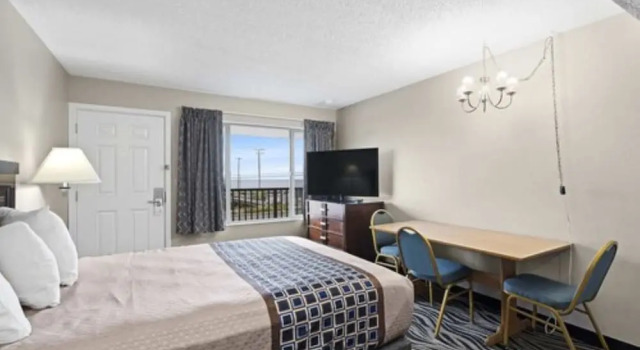 Четырёхместный люкс Astoria Rivershore Motel
