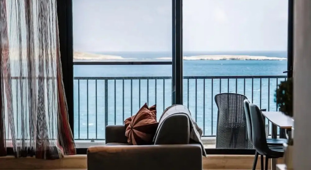 Stunning Seaviews Prime Location Lovely Home