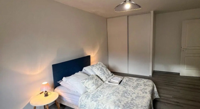 Stylish Stay in Central Sedan, Забронировать Апартаменты/квартира Седан Ardennes, рядом с Ботанический сад в Седане