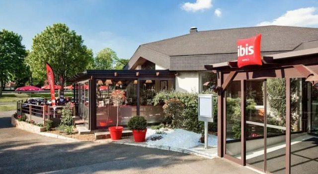Кровать в общем номере ibis Senlis