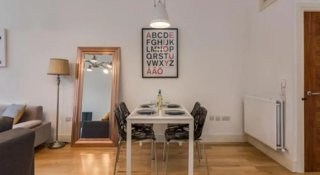 Central Belfast Apartments: Fitzrovia, Забронировать Апартаменты/квартира Отели Белфаста с парковкой, рядом с Stephen Shaw Art Gallery, Парковка
