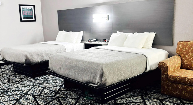 Четырёхместный номер Standard Quality Inn Raynham - Taunton