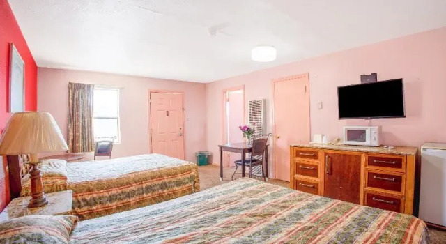 Четырёхместный номер Classic Sands Motel By OYO El Paso near Airport