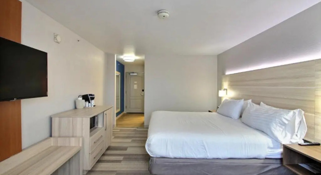 Standard huone Holiday Inn Express Hotel & Suites Milwaukee Airport by IHG
