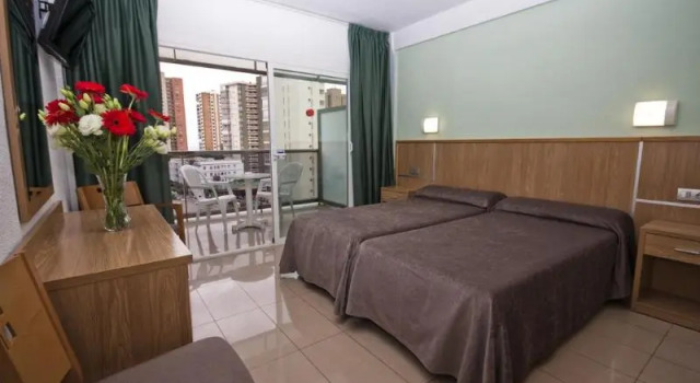 Двухместный номер Standard с балконом и с видом на бассейн Hotel Perla