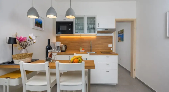Апартаменты Cosy Apartment With Fenced Garden