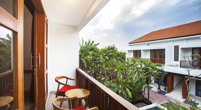 Люкс с балконом и с красивым видом из окна Sahadewa Suites Residence