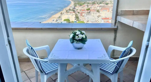 Студия с балконом и с видом на море Florenza Residence