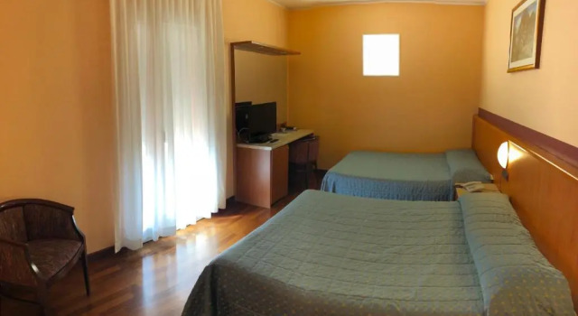Четырёхместный номер Standard с балконом Hotel Dal Ponte