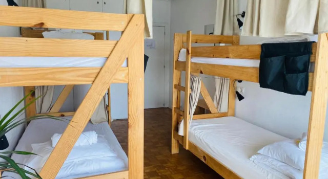 Кровать в общем номере Boogalow Hostel