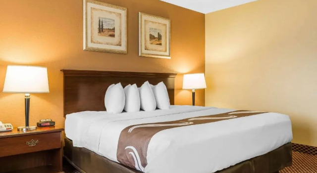 Номер Standard Quality Inn & Suites Bloomington University Area