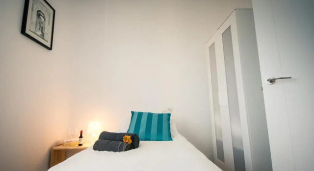 Holidays2Malaga Heredia 3 bedroom opposite Malaga Port, Забронировать Отель Малага - центр Малага, рядом с Музей Кармен Тиссен