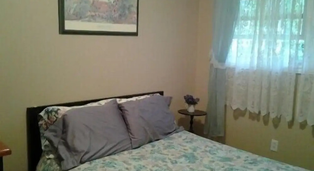 Коттедж с 3 комнатами Inn Towne Cottage