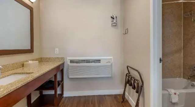 Четырёхместный номер Standard Comfort Inn Bishop