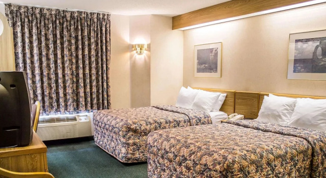 Четырёхместный люкс Rodeway Inn Abbotsford
