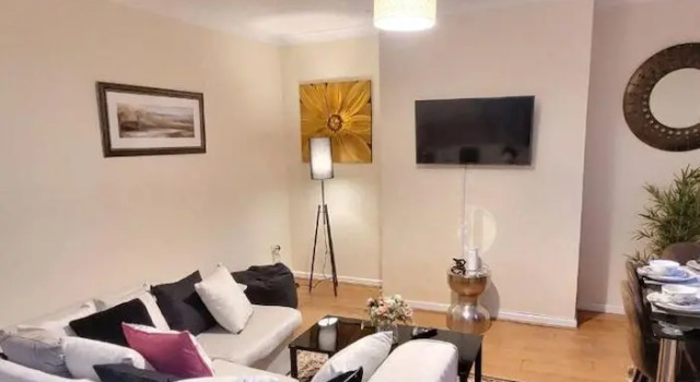 Warrington - House - Sleeps 6 - Parking - Garden, Забронировать Дом для отпуска Виллы Уоррингтон, Вилла