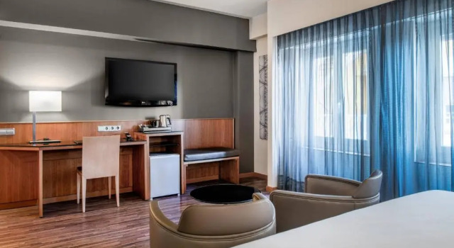 Двухместный номер Superior AC Hotel Carlton Madrid by Marriott
