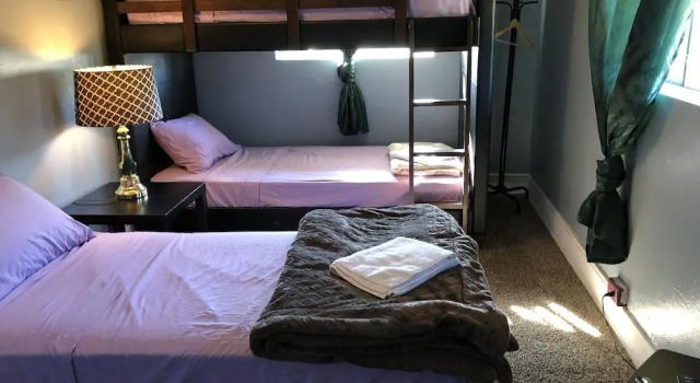 Hollywood Budget Guest Rooms, Забронировать Гостевой дом Отели Лос-Анджелеса с парковкой, рядом с Голливуд/Вестерн, Парковка
