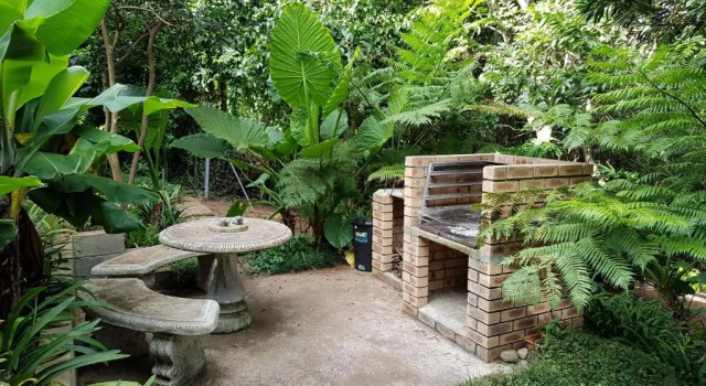 African Dwarf Kingfisher Guesthouse, Забронировать Отель Эшоуэ Квазулу-Наталь, рядом с Fort Nongqayi Museum Village