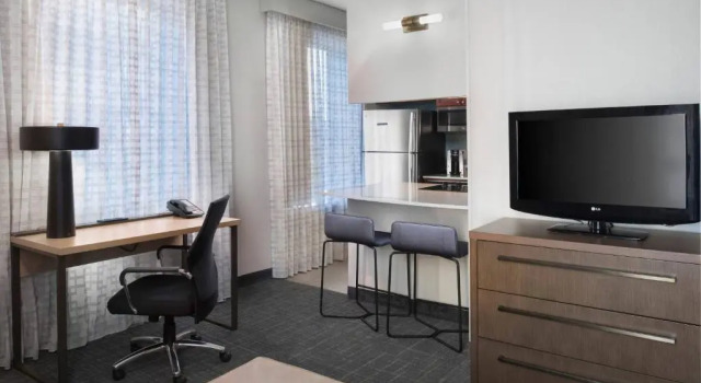 Люкс с 2 комнатами с видом на реку Residence Inn Memphis Downtown