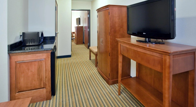 Двухместный люкс Holiday Inn Express Hotel & Suites Fredericksburg by IHG