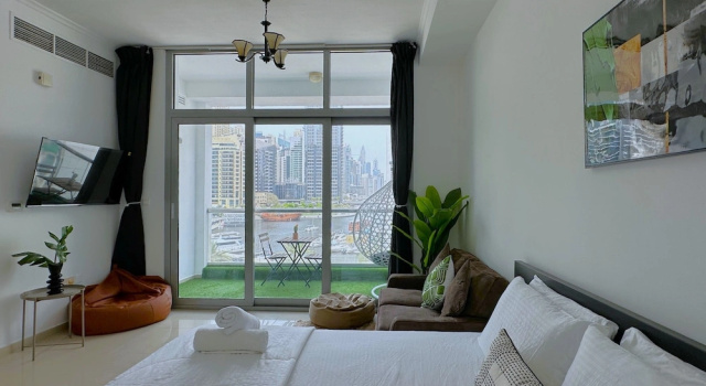 First Line Canal View Studio, Забронировать Апартаменты/квартира Отели Эмирата Дубая с парковкой, рядом с Торговый центр The Beach, Парковка