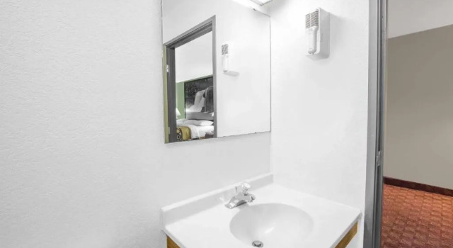 Четырёхместный люкс Quality Inn & Suites Howe - Sturgis