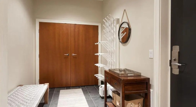 Апартаменты West Coast Alpine Contemporary 4 Bedroom Townhome with Private Hot Tub 35