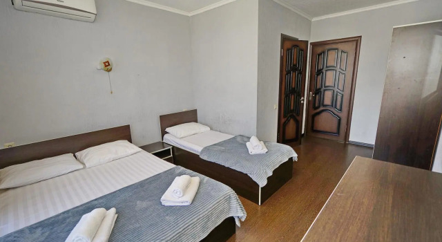 Трёхместный номер Comfort с балконом Континент