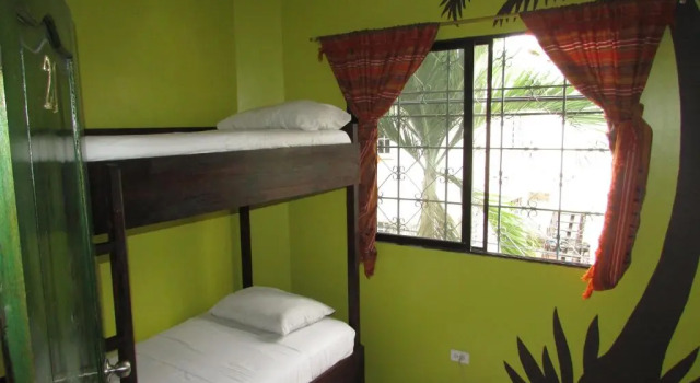 Кровать в общем номере (мужской номер) Dreamkapture Hostel close to the airport and bus terminal