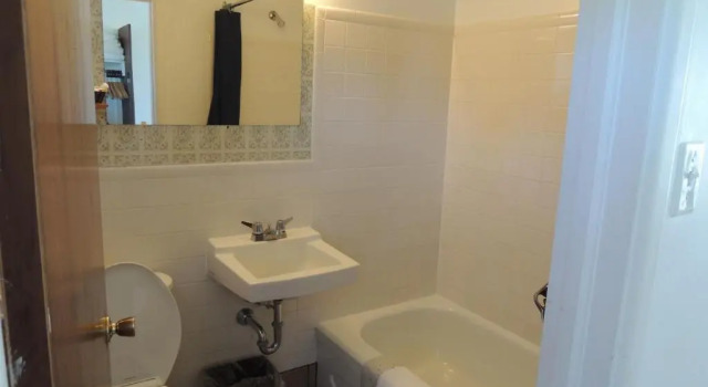 Четырёхместный номер Standard Balmoral Motel