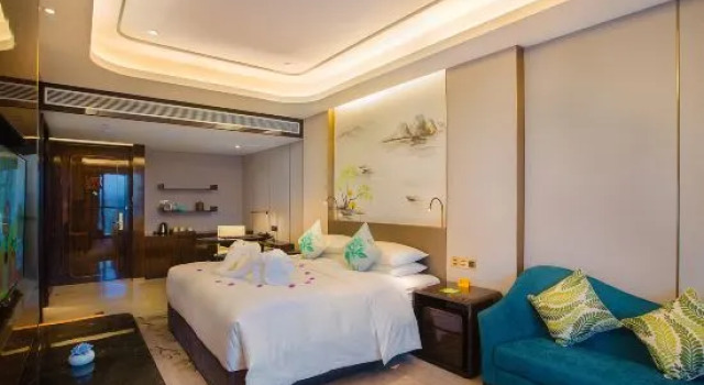 Deluxe Suite Royale Tower Hotel