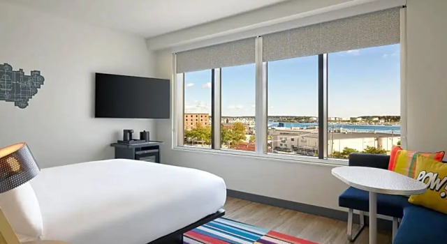 Двухместный номер с видом на воду Aloft by Marriott Portland Downtown Waterfront ME