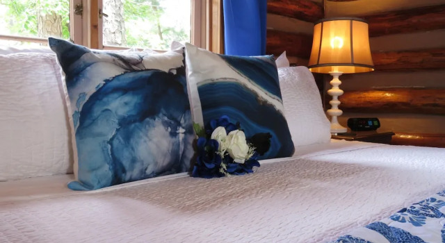 Номер Comfort Tall Pines Inn