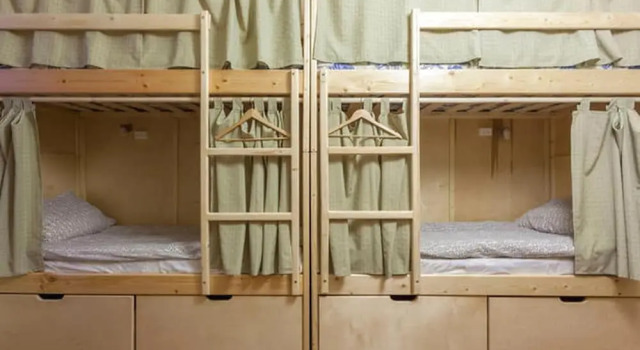 March Hare Hostel, Забронировать Хостел Отели Санкт-Петербурга с парковкой, рядом с Стрелка Васильевского острова, Парковка