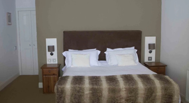 Airlie House B&B, Забронировать Отель «постель и завтрак» Отели Стратайр с парковкой, Парковка