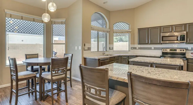 Game Room & Backyard Oasis: Avondale Group Getaway, Foglalás Szálloda Avondale Scottsdale