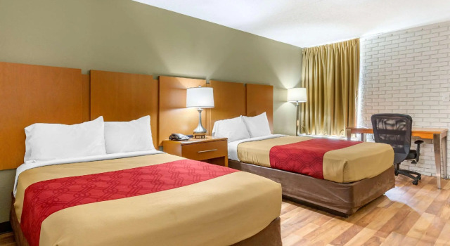 Четырёхместный номер Standard Econo Lodge Creedmoor - Butner
