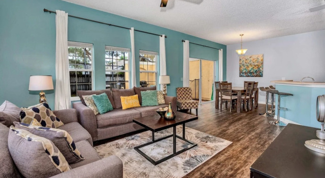 Fresh Decor With Hardwood Floors Huge Private Pool Area CDC Standards 4tv121