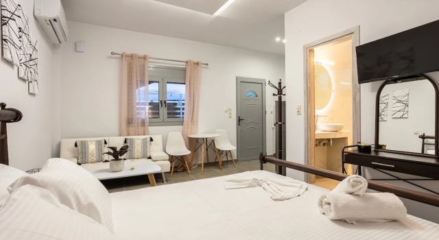 Filiatra Welcoming Hideaway - A Cozy Urban Escape