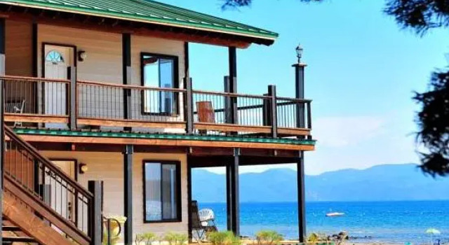 Кровать в общем номере Mourelatos Lakeshore Resort