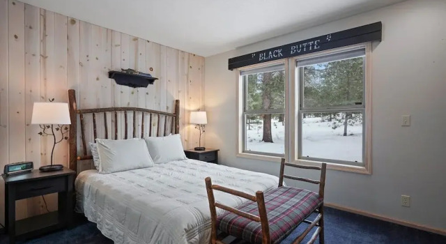 Beautifully Updated 6 Todd Home with Hot Tub and Easy Access to SHARC by RedAwning