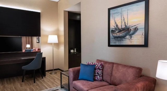 Двухместный полулюкс Four Points by Sheraton Production City, Dubai