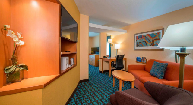 Двухместный люкс c 1 комнатой Fairfield Inn & Suites By Marriott Hinesville Fort Stewart