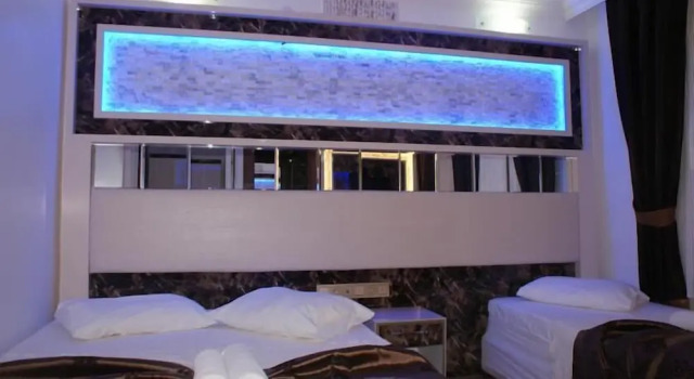 Четырёхместный номер Standard c 1 комнатой с балконом Behram Hotel